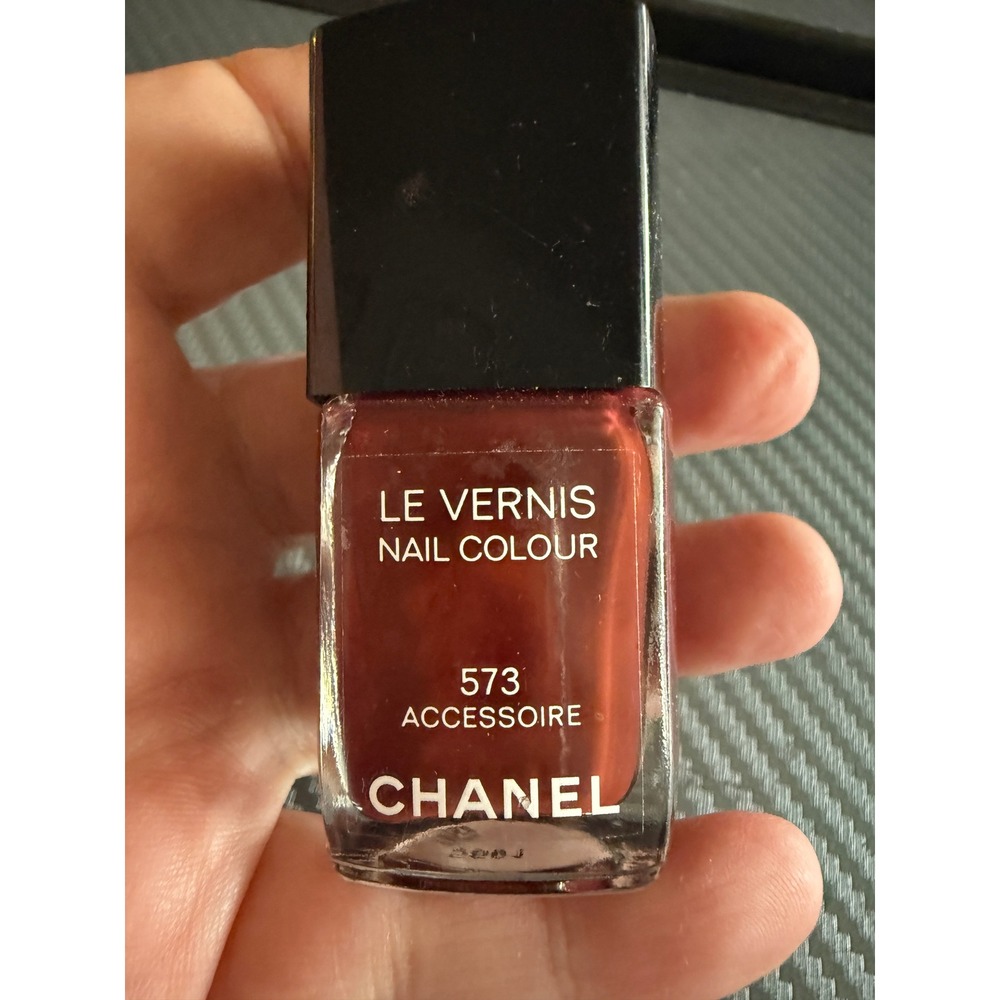 Chanel Le Vernis Nail Colour 573 Accessoire Red 0.4 fl oz‎